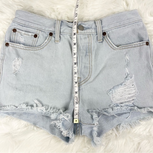 Levi's Light Wash Distressed Cut Off Shorts Size 26 - Picture 2 of 7